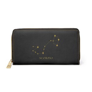 Cartera del zodiaco Escorpio – Cartera de mano con constelación negra y dorada – Regalo astrológico para ella – Cartera de cuero vegano
