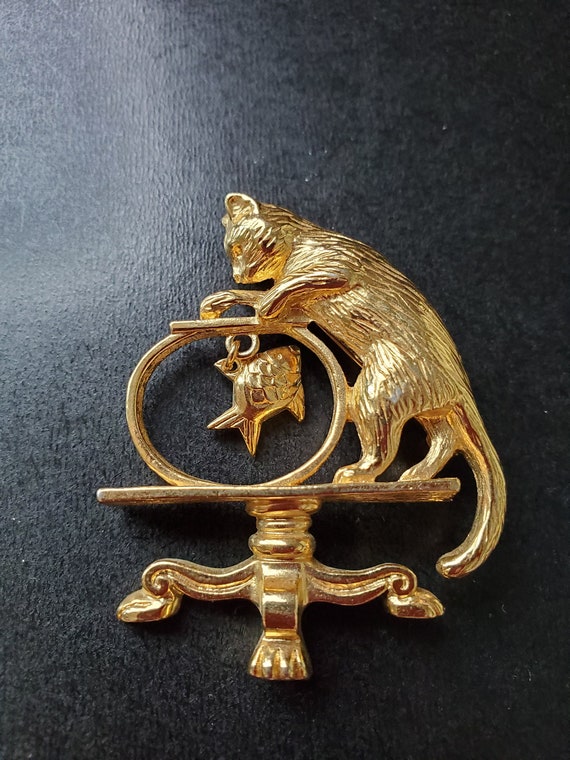 Gold-tone Cat and Fish Brooch/Pin
