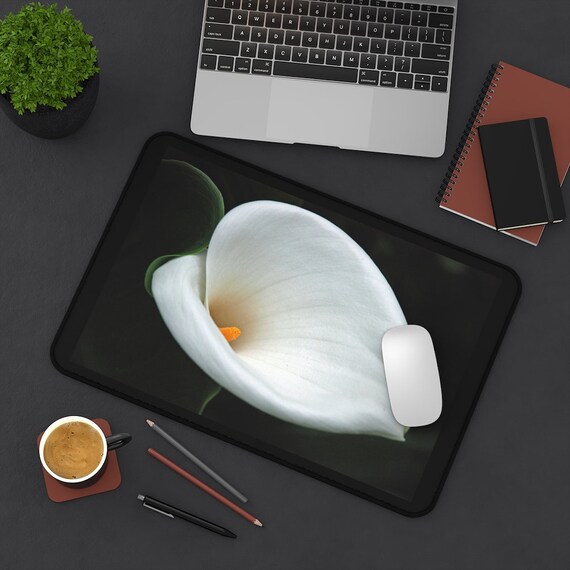 Calla Lily Desk Mat