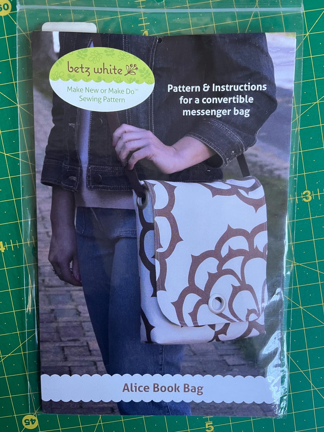 Alice Book Bag Pattern & Instructions by Betz White for a Messenger Bag ...