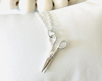 Collana con ciondolo a forma di forbici in argento sterling, realizzata a mano: regalo perfetto per un sarto. - Italia