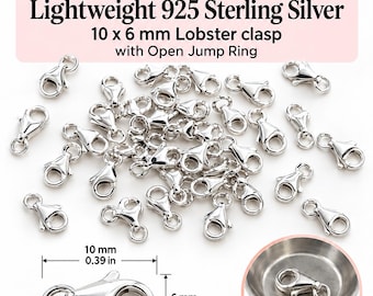 Può includere: Una collezione di chiusure a moschettone in argento sterling 925 lucido con anellini aperti. Ogni chiusura misura 10 mm per 6 mm e pesa circa 0,285 grammi. Il testo Shiny Little Blessings è visibile nella parte superiore.