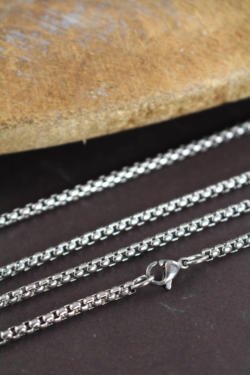 Stainless Steel Box Chain in various size lengths from 16 to 30 inches and your choice of thicknesses: 6mm, 5mm, 4mm, 2.5mm. Video shows 2.5mm thickness. Perfect chain for everyday wear. No fade, no tarnish, Sweat Proof!. Perfect for a gift. Unisex.