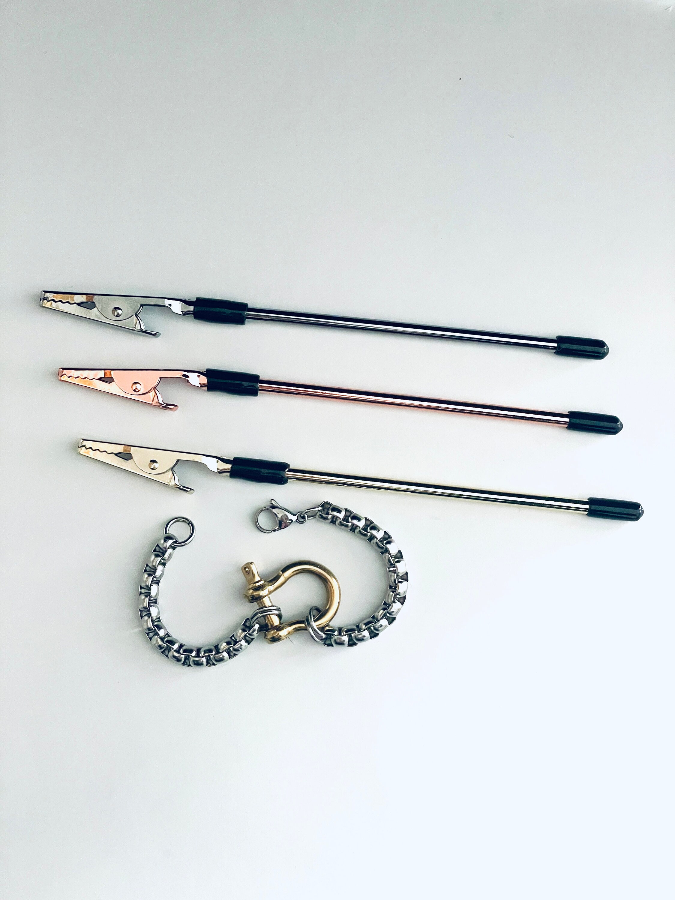 Bracelet Fastening Aid Tool - Helper For Hooking Clasps & Unfastening Jewelry