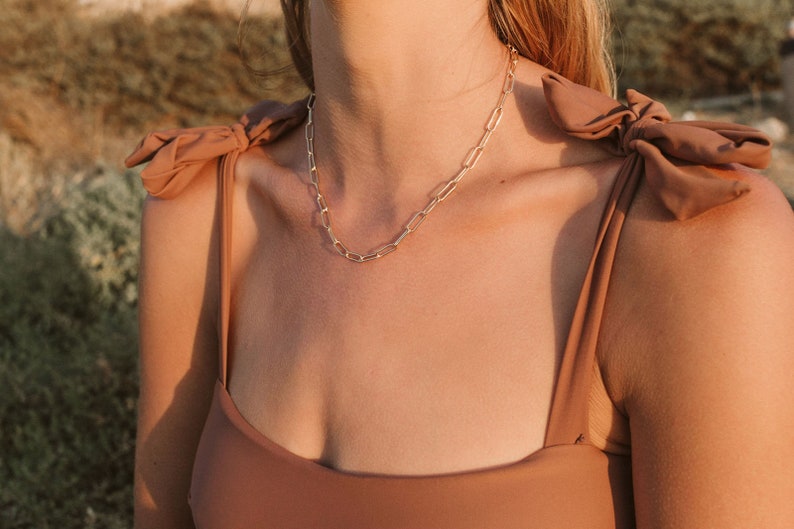 Paperclip chain Choker necklace with carabiner style clasp, shiny gold color, everyday jewelry gift for mom or girlfriend