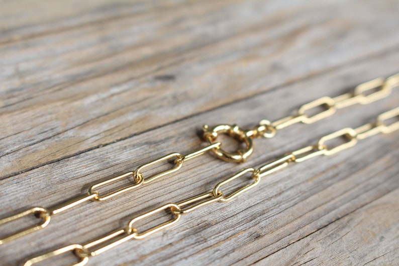 Paperclip chain Choker necklace with carabiner style clasp, shiny gold color, everyday jewelry gift for mom or girlfriend