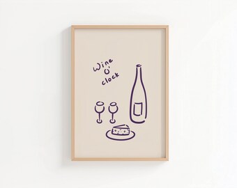以下が含まれることがあります： ワインボトル、2つのグラス、チーズの紫色の線画が描かれた額入りのプリント。 上には「Wine o'clock」の文字が書かれています。 アートワークはベージュの背景にあり、木製のフレームに収められています。