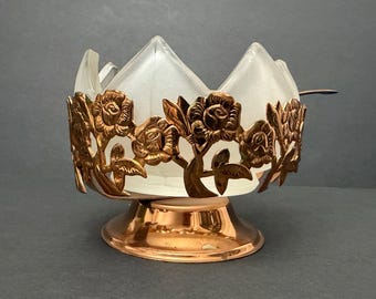 Rara tigela vintage de cobre com pátina verde-esmeralda e alça em formato de uva, originária de Montana, EUA.