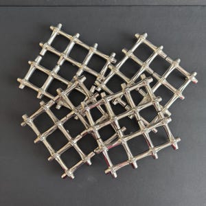 Salvamanteles extensible de bambú plateado, estilo vintage moderno de mediados de siglo, F.B. Rogers