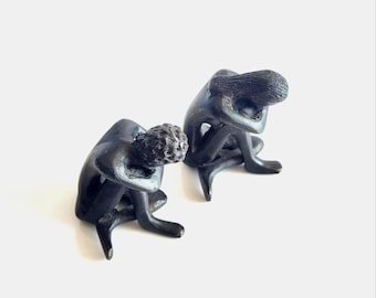 Vintage-Paar Gusseisen-Denker-Skulpturen, moderne minimalistische abstrakte Mid-Century-Briefbeschwerer, brutalistische Schwarzmetallfiguren