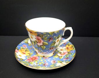 Taza de té y platillo vintage Bethany de porcelana china: Chintz floral azul, Staffordshire, Inglaterra