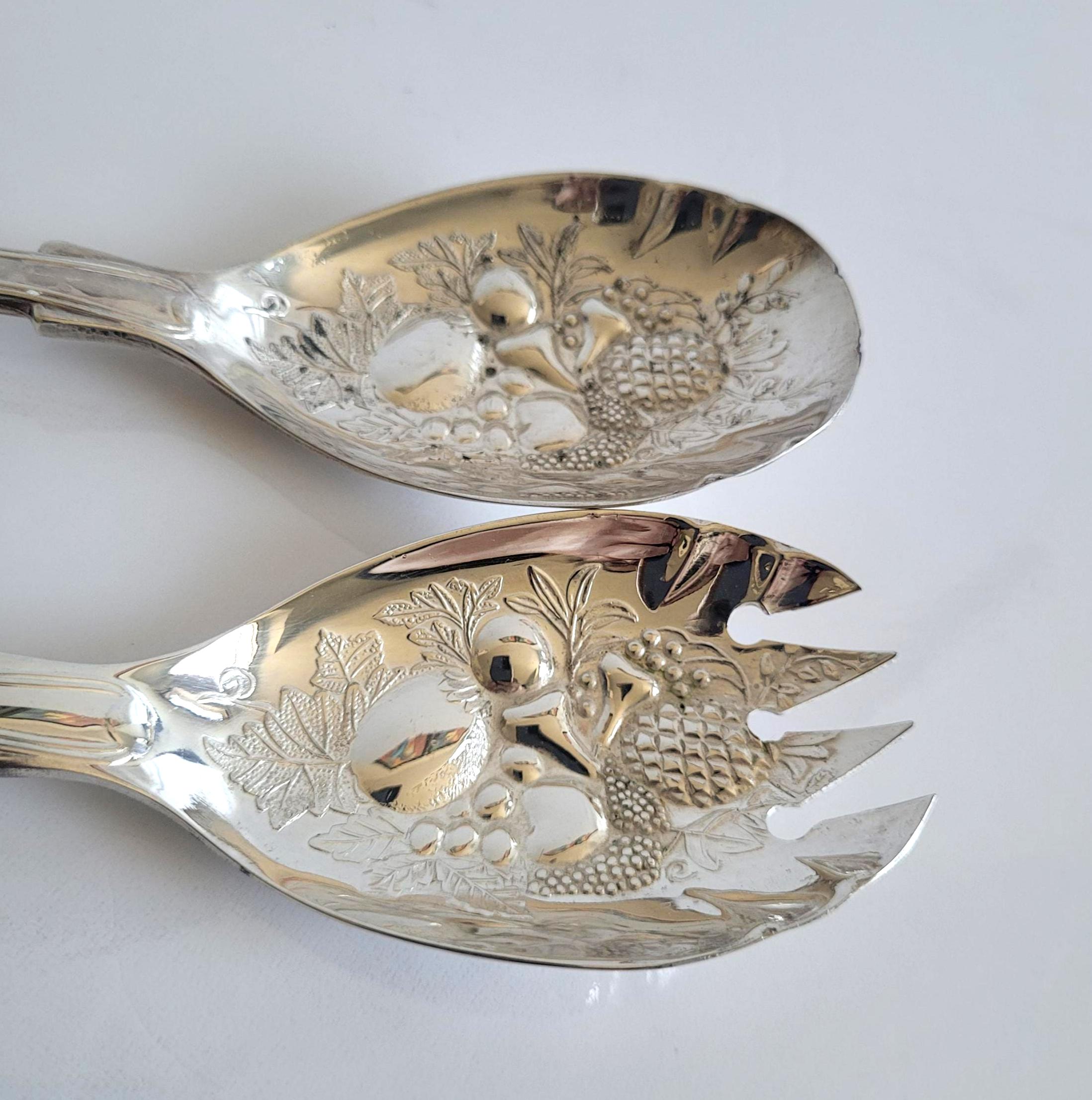 Italian Silver Plated Vintage Repousse Salad Serving Spoon Spork Set, Vintage Kitchenware,  Fruit Design, Kings Pattern Handles