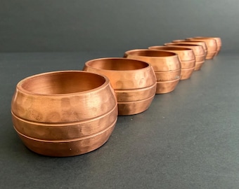 Zestaw 6 miedzianych metalowych obrączek na serwetki, elegancka dekoracja stołu