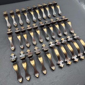 30 Vtg Amerock Carriage House Pulls, Antique Brass Cabinet Handles (Mid-Century Colonial)