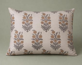 Almohada de trigo sarraceno: diseño floral neutro, soporte para el cuello y la columna.
