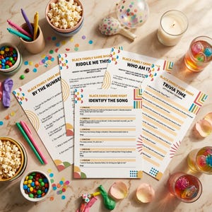 Peut inclure: Une sc&egrave;ne de table avec des cartes de jeu Black Family Game Night, du pop-corn, des bonbons color&eacute;s, des stylos et des boissons. Les cartes de jeu comprennent des &eacute;nigmes, des quiz et l'identification de chansons. D&eacute;corations de f&ecirc;te.