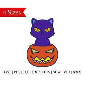 Puede incluir: Gato morado con ojos amarillos sentado dentro de una calabaza naranja tallada con una cara de miedo. El gato está mirando al espectador. La imagen es un diseño de bordado.
