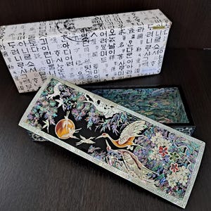 螺鈿細工の韓国漆器ペンケース：鶴、太陽、松のデザイン