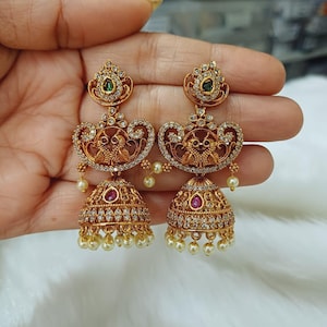 Tempel Ohrring/ Tempel Jhumka/ Rubin und Grün Stein Jhumka Ohrringe/ Antikes Gold Finish Jhumka/ Indischer Schmuck/ Indische Jhunka/Gold Jhumka