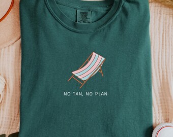 No Tan No Plan Retro Beach Chair T-Shirt | Vintage Summer Vacation Tee