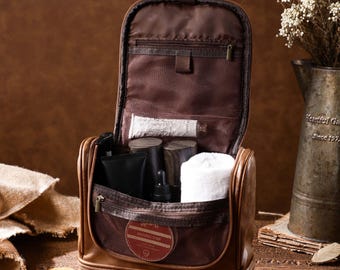 Custom Engrave Toiletry Kit l Travel Leather Bag l Men Wash Bag l Groomsmen Gift l Travel Organizer l Gym Bag l Hanging Dopp Kit l Vacation
