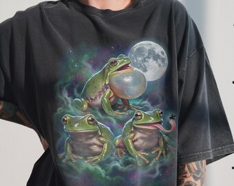 Three Frog Moon Shirt, Vintage 90s Graphic Tee, Bullfrog Toad Pond Amphibian Present