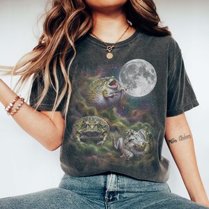 Vintage style three desert rain frogs moon graphic printed on dark washed t-shirt, cute angry rock screaming galaxy design with funny belly up pose.