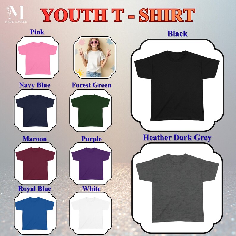Peut inclure: Image pr&eacute;sentant des t-shirts pour jeunes de diff&eacute;rentes couleurs : rose, bleu marine, vert for&ecirc;t, noir, bordeaux, violet, gris chin&eacute; fonc&eacute;, bleu roi et blanc. Le texte "YOUTH T-SHIRT" est affich&eacute; en haut.
