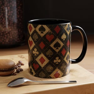 Alice im Wunderland Becher mit Spielkarten Herzen Pik Karo Kreuz Gothic Teeparty Tasse Geschenk für Buchliebhaber und Träumer