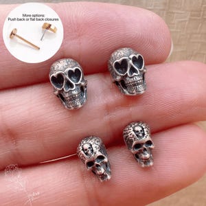 Vintage Heart Eyes Skull Stud Earrings Gothic Tiny Skull Helix Earrings Punk Rock Cartilage Piercing Silver Skull Earrings for Him or Her