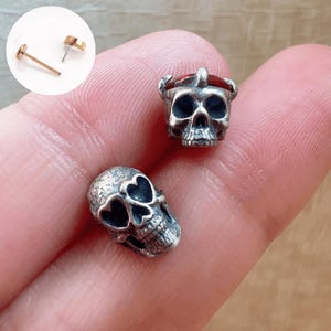 Gothic Skull Helix Earrings Red Zircon Crowned Skull Stud Earrings Cartilage Piercing Titanium Flat Back Earrings Halloween Gift for Her
