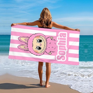 Toalla Labubu personalizada, toalla de playa a rayas personalizada, toalla de playa personalizada, toalla de club de natación, nombre en la toalla de playa, regalo para niños