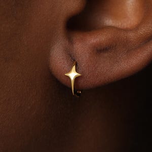 North Star Hoop Hinged Earring - Gouden of zilveren hemelse stapelring - Vergulde ster met kliksluiting - Hypoallergene sieraden