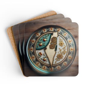 Ensemble de 4 sous-verres carrés en bois de liège avec motif de broderie traditionnel en or des sept pommes de la Palestine