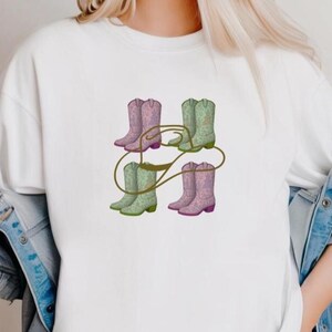 GIRL COWBOY WESTERN vintage Vibes, Boots T-shirt teint en pièce unisexe, T-shirt décontracté, Vêtements western, Cadeau pour cow-girl, Style vintage, Cadeau pour maman