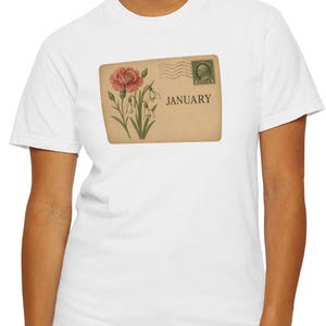CHEMISE À FLEURS DE JANVIER Style vintage, cadeau de style intemporel, format carte postale, art floral perce-neige et oeillet audacieux, t-shirt unisexe, tenue de tous les jours