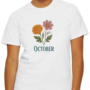 CAMICIA FIORI D'OTTOBRE Stile vintage, regalo dal fascino senza tempo, formato cartolina, arte floreale con calendula e cosmo, maglietta unisex per il compleanno di mamma e amica