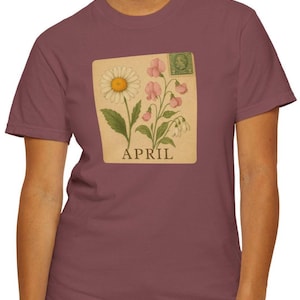 CHEMISE À FLEURS D'AVRIL Style vintage, cadeau de style intemporel, format carte postale, art floral pois de senteur et marguerite gaie, chemise botanique pour elle