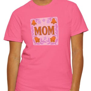 Camiseta gráfica MOM: un regalo cómodo y cotidiano para las madres