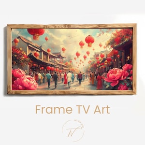 Puede incluir: Una impresión artística enmarcada que representa una bulliciosa escena callejera en una ciudad asiática tradicional. Faroles rojos cuelgan en lo alto y la gente pasea por la calle adoquinada. Grandes flores rosas en primer plano. El texto "Frame TV Art" está en la parte inferior.