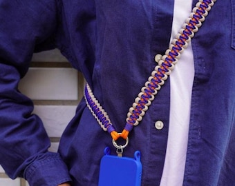 Alça de celular artesanal em paracord | Cordão transversal ajustável para celular | Alça para capa de iPhone | Cordão de pulso | Presente para ela | Pingente para celular