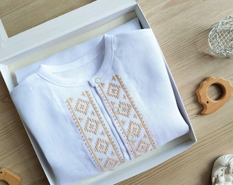 Vestido de bautizo de lino: Camisa de bautizo bordada con caja de regalo