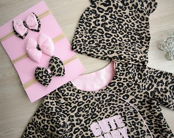 Conjunto de roupas personalizadas para bebês meninas: macacão de oncinha, chapéu, meias e faixas de cabeça