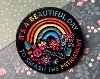 Pin feminista que destruye el patriarcado