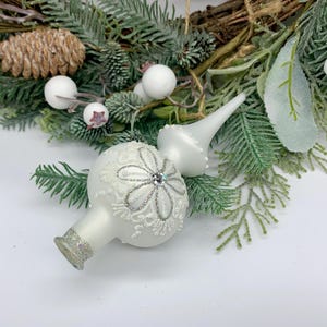 Glass Christmas Tree Topper – White Handmade Elegant Holiday Finial Ornament for Tree Decoration, Elegant Xmas Tree Decoration, Gift Idea