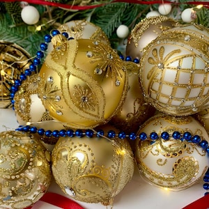 Elegant Gold Christmas Ornaments – Set of 10 Hand-Painted Glass Balls – Vintage Holiday Decor – Glitter Baubles – Heirloom Xmas Setr