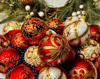Handmade Glass Christmas Ornaments Red White and Gold – Ornate Holiday Baubles Set of 30 – Luxury Classic Christmas Tree Decorations