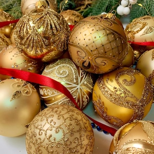 Gold Christmas Ornaments Set of 30 Ornaments – Handcrafted Glass Baubles – Glitter Holiday Tree Decor – Luxury Baroque Xmas Decorations
