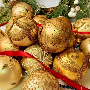 Gold Christmas Ornaments – Set of 10 Glass Balls – Hand Painted Holiday Baubles – Elegant Glitter Tree Decorations – Glitter Tree Bauble Set