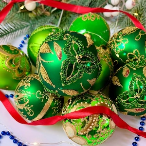 Set of 10 Green and Gold Christmas Ornaments – Handmade Glass Baubles – Luxury Holiday Tree Decor – Glittered Elegant Balls